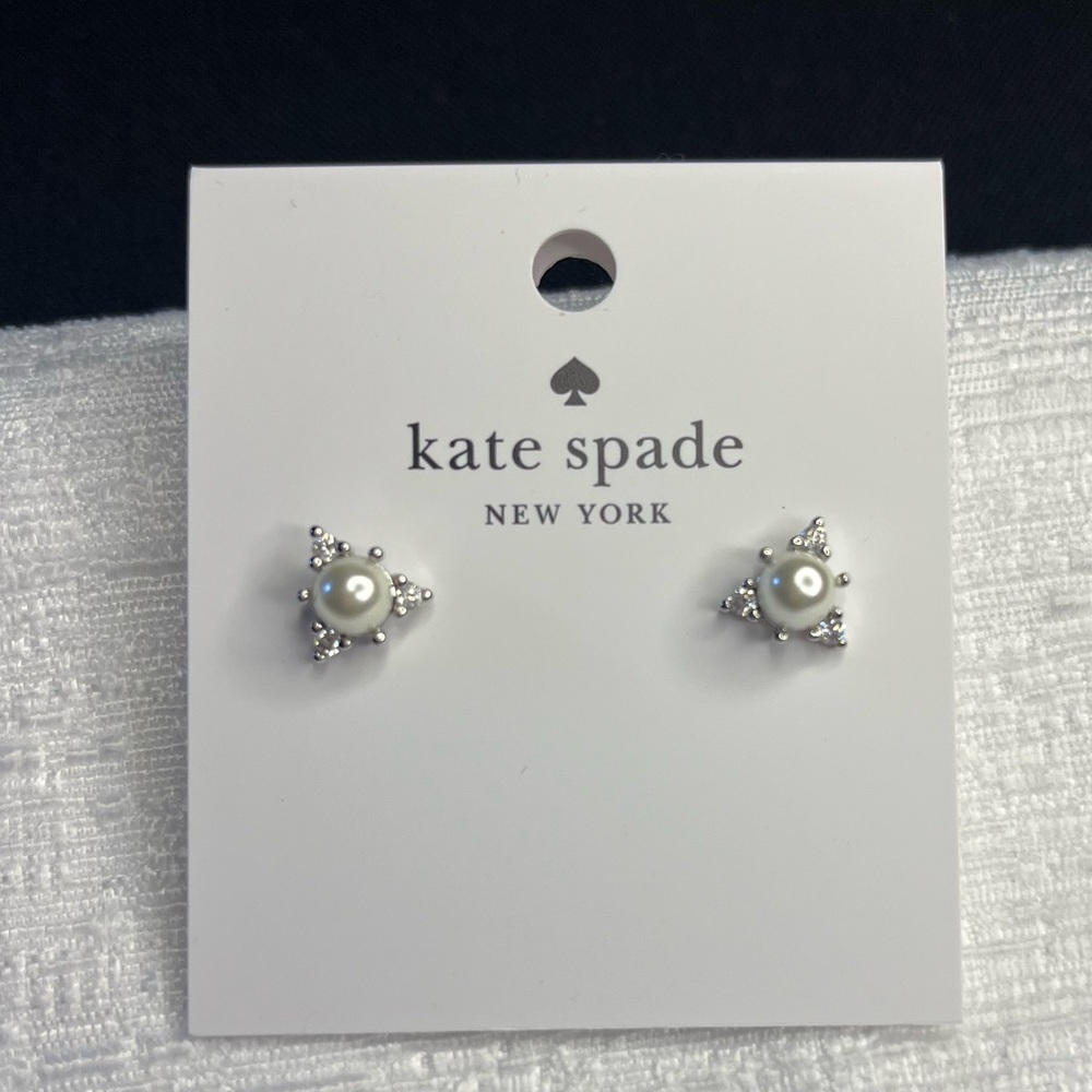 🛍️NWT Kate Spade Pearl and Silver Tone Triangle Stud Earrings